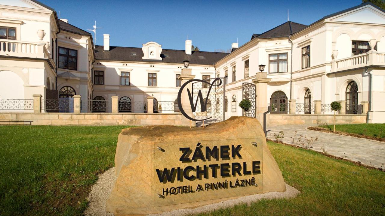 Zámek Wichterle - Hotel a pivní lázně Slavicin Exterior foto